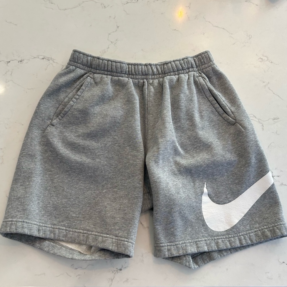 Men’s Graphic Shorts